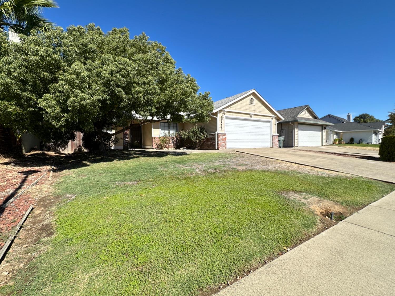 Detail Gallery Image 2 of 11 For 4849 Tomasini Way, Sacramento,  CA 95823 - 3 Beds | 2 Baths