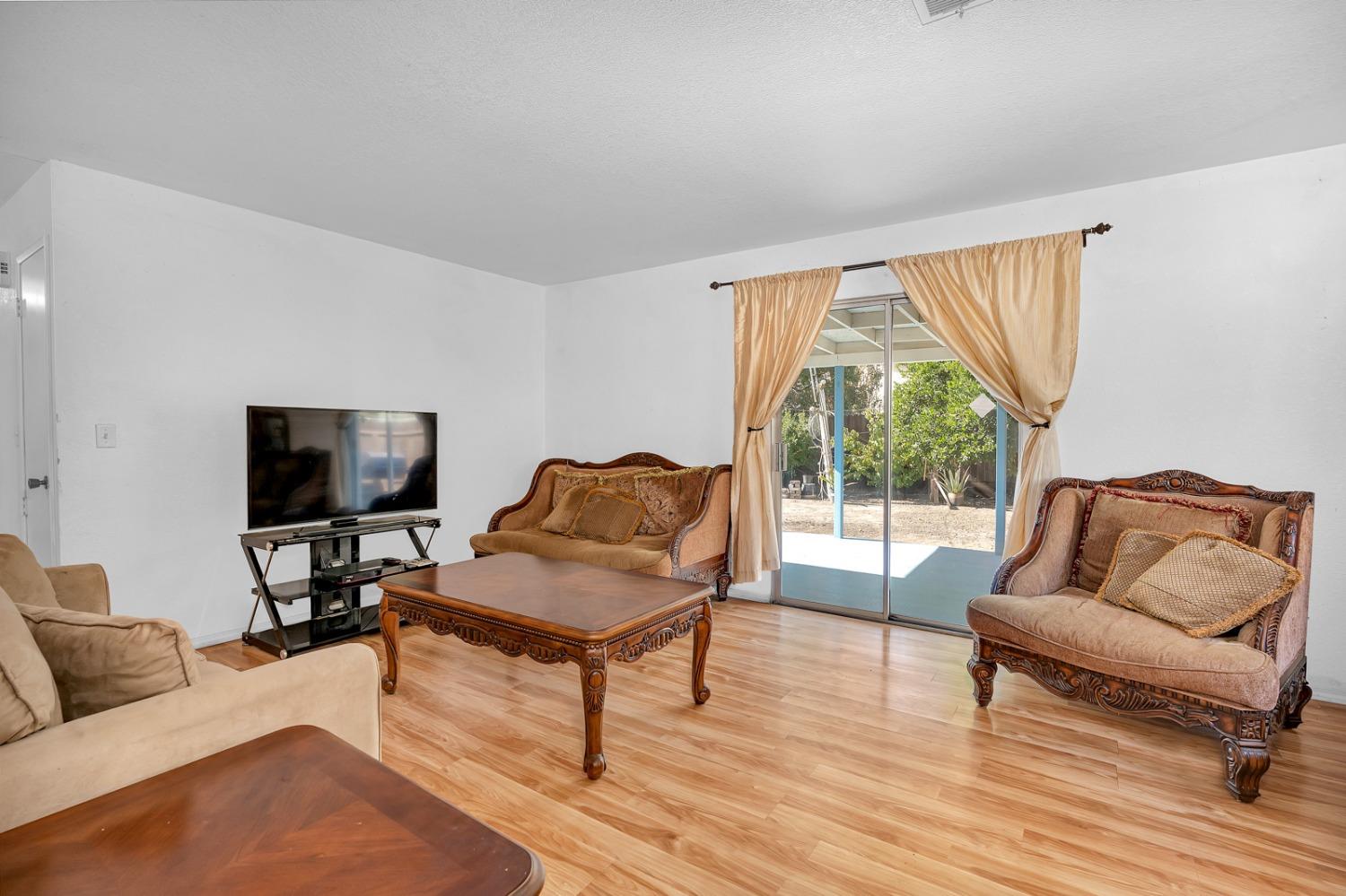 Detail Gallery Image 12 of 29 For 1930 Carol Ave, Dos Palos,  CA 93620 - 3 Beds | 1/1 Baths