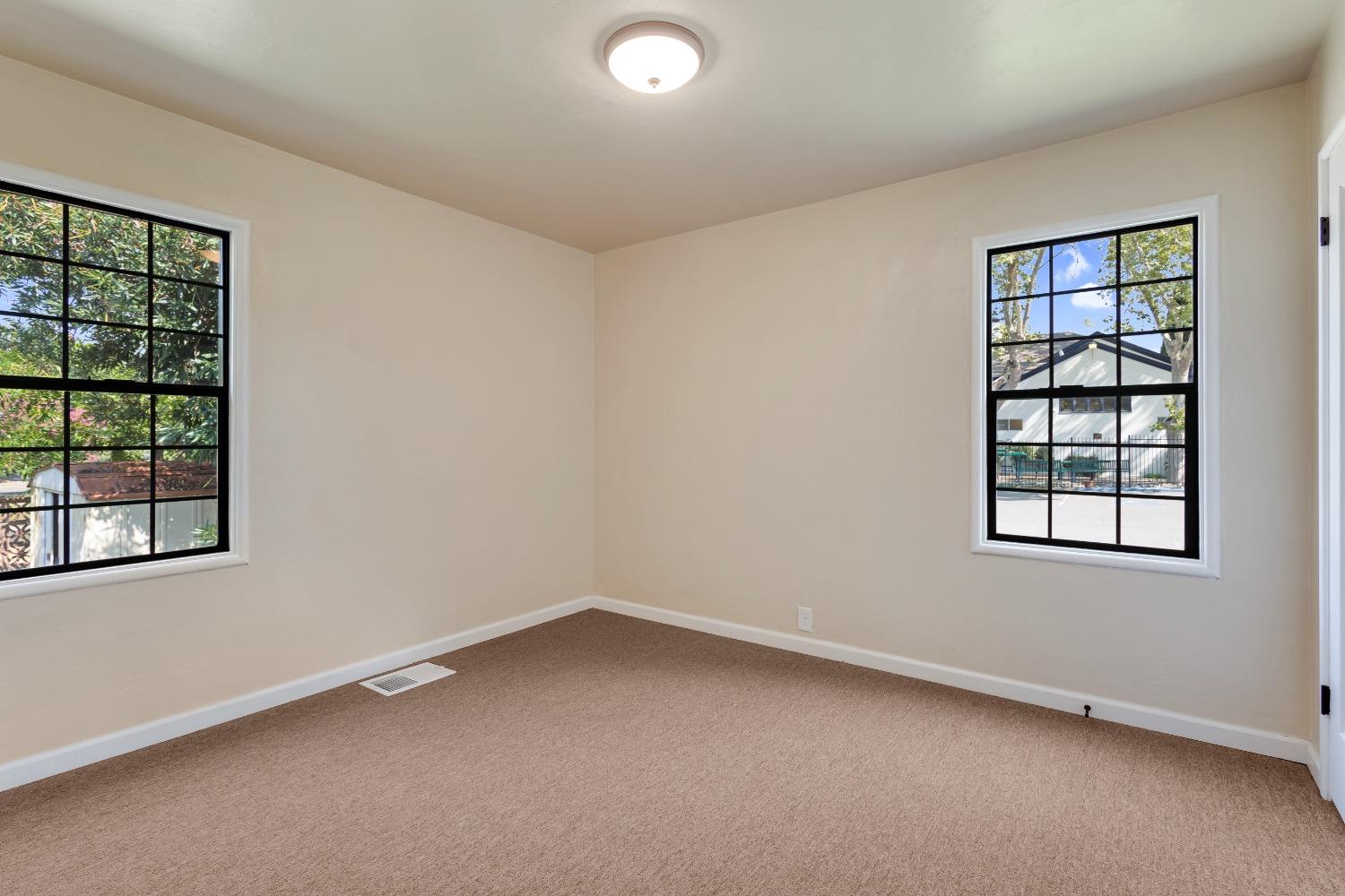 Detail Gallery Image 13 of 28 For 110 Franklin St, Roseville,  CA 95678 - 3 Beds | 1 Baths