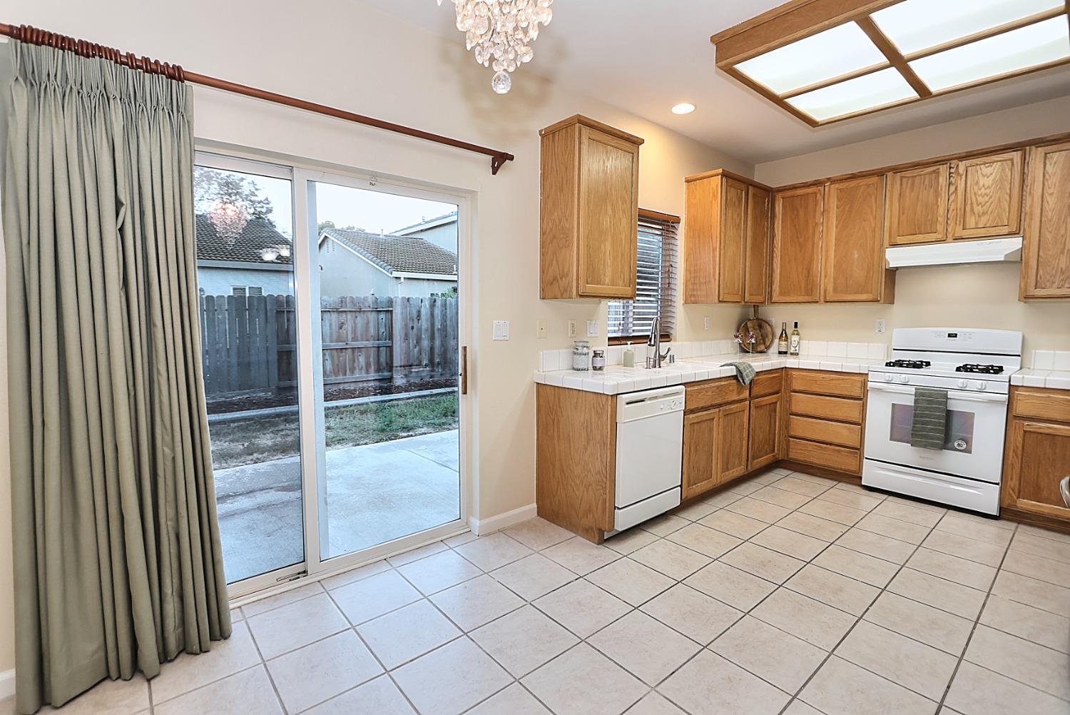 Detail Gallery Image 19 of 49 For 171 Arnold Gamble Cir, Sacramento,  CA 95835 - 3 Beds | 2 Baths