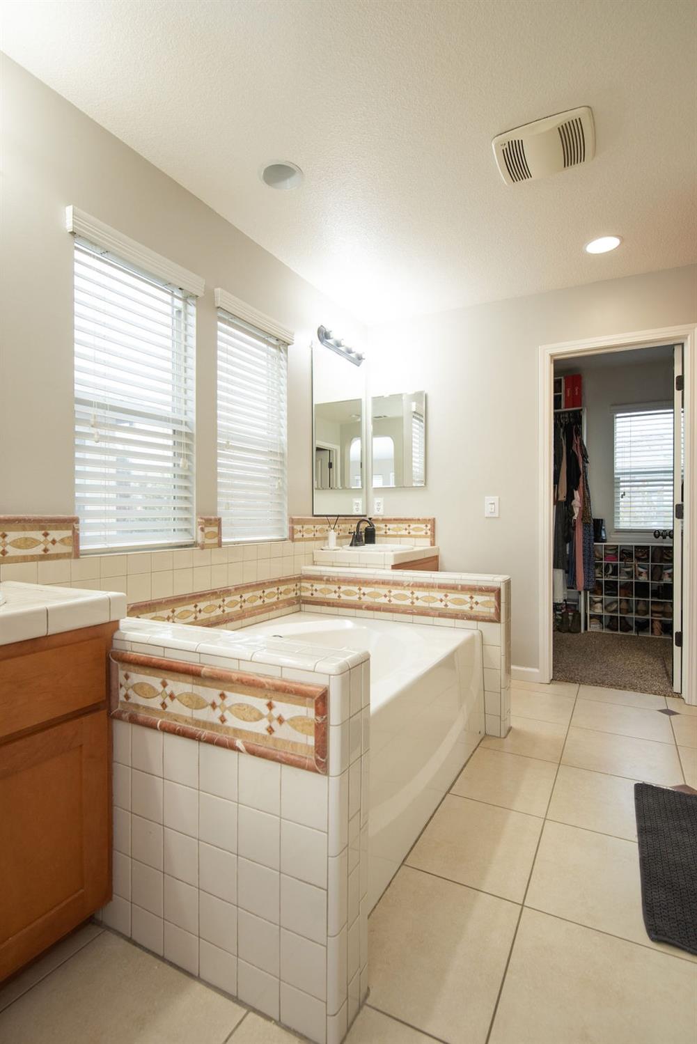 Detail Gallery Image 23 of 44 For 2715 Tapestry St, Manteca,  CA 95337 - 3 Beds | 2/1 Baths