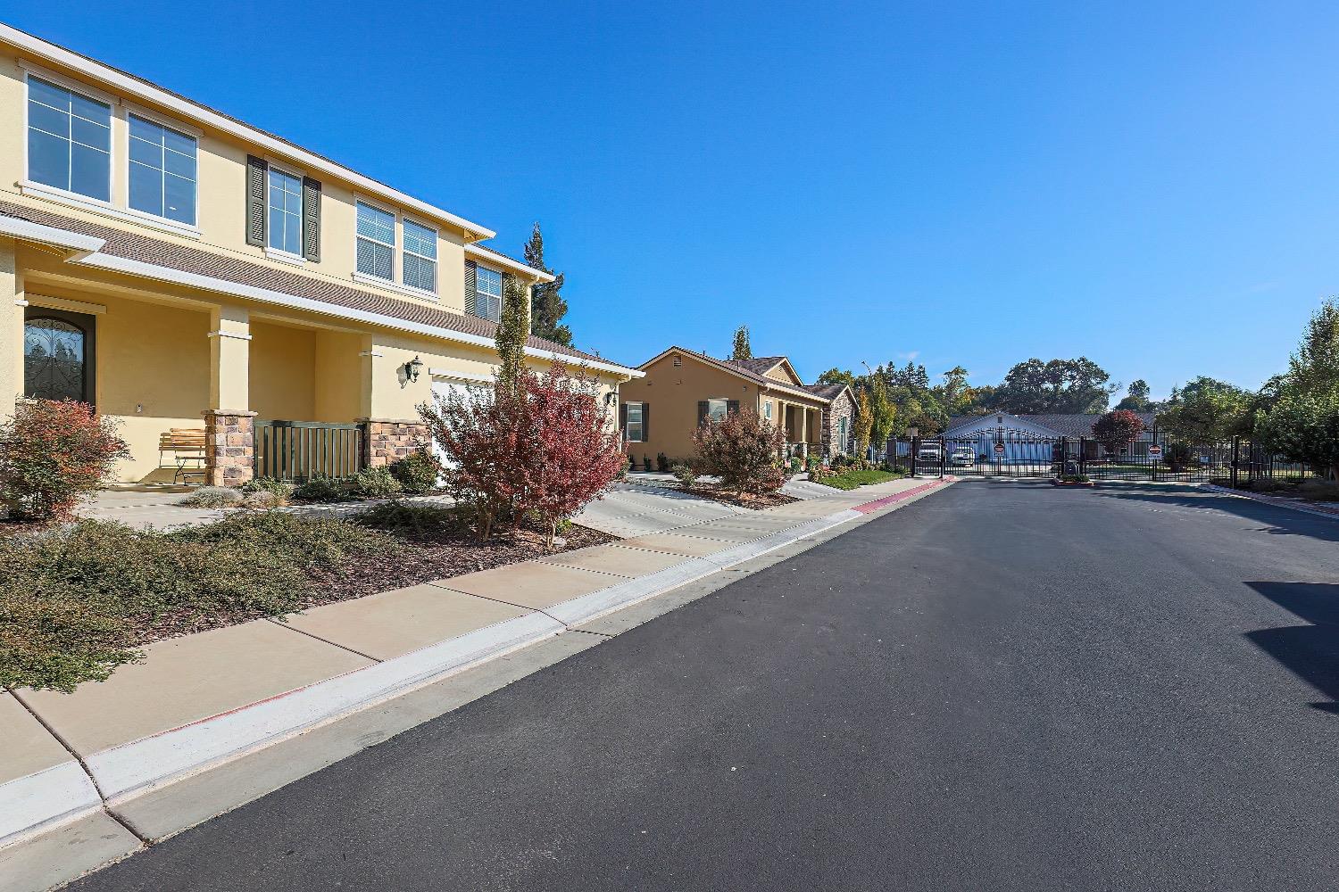 Detail Gallery Image 5 of 63 For 827 River Pointe Cir, Oakdale,  CA 95361 - 5 Beds | 3 Baths