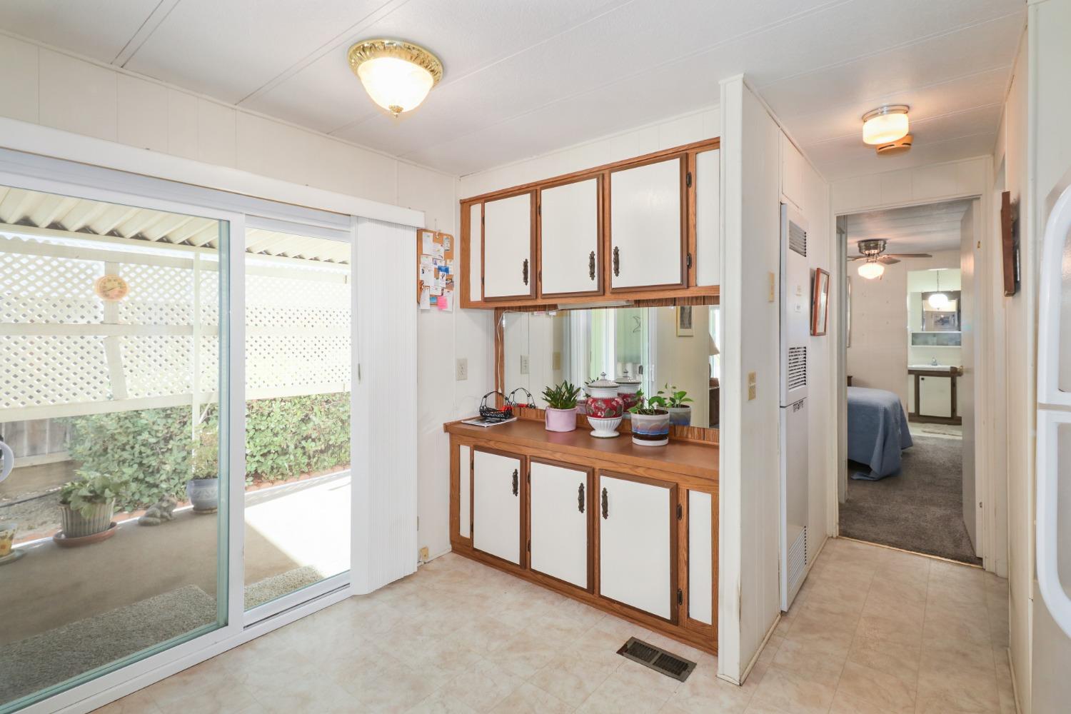 Detail Gallery Image 9 of 22 For 302 Raymond Ln 102, Folsom,  CA 95630 - 2 Beds | 2 Baths