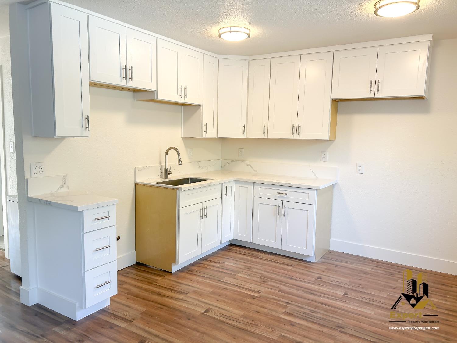 Detail Gallery Image 2 of 6 For 2319 Empress St #4,  Sacramento,  CA 95815 - 1 Beds | 1 Baths