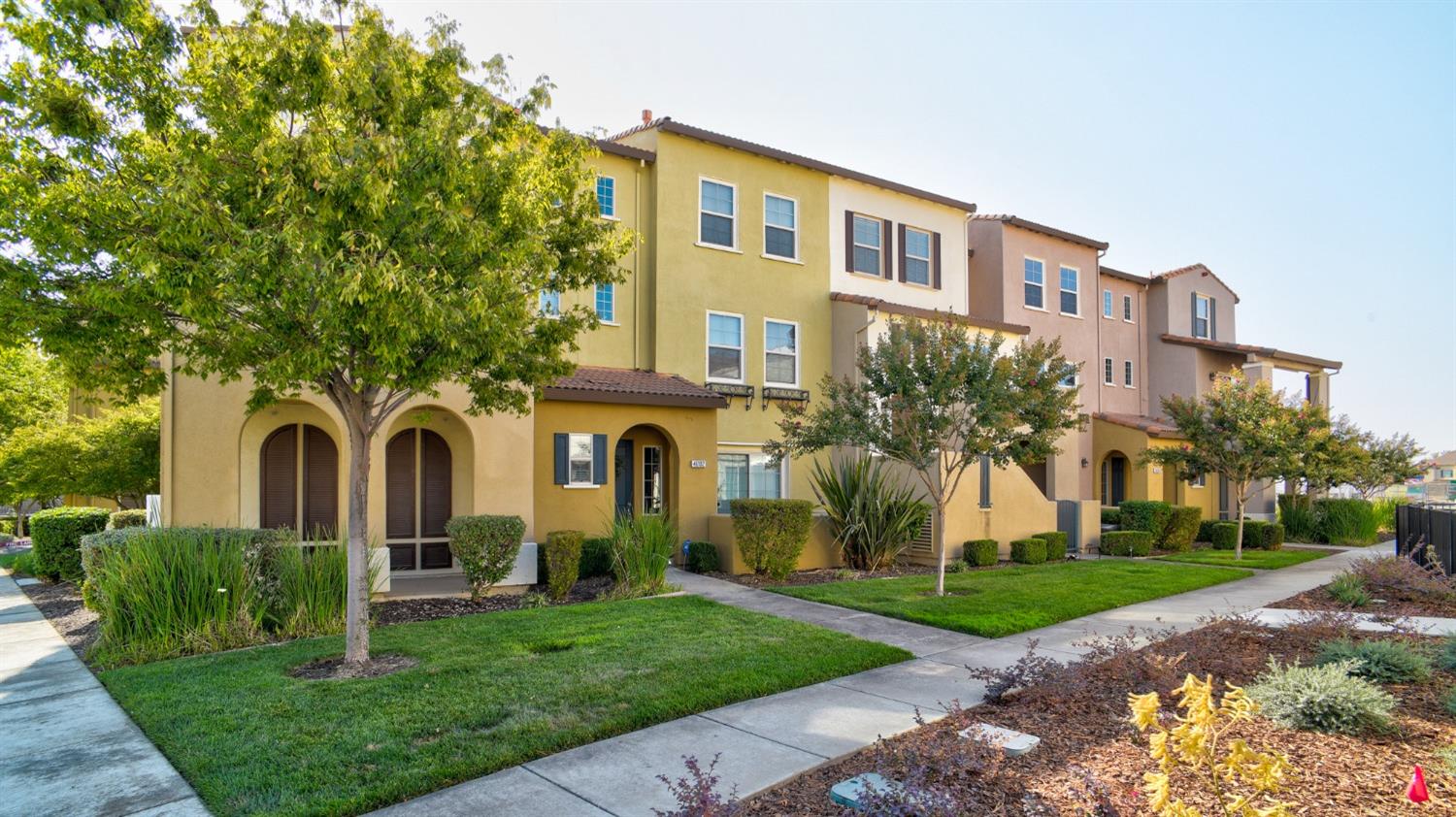 Detail Gallery Image 1 of 22 For 5301 E Commerce Way #46104,  Sacramento,  CA 95835 - 2 Beds | 2/1 Baths