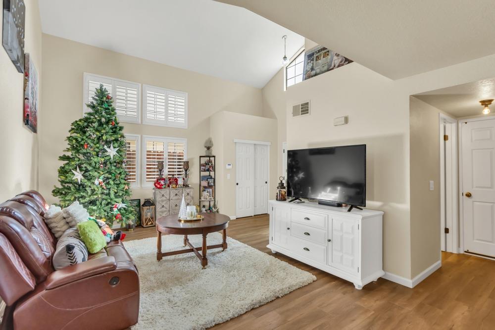 Detail Gallery Image 16 of 64 For 1711 Camphor Way, Lodi,  CA 95242 - 4 Beds | 2/1 Baths