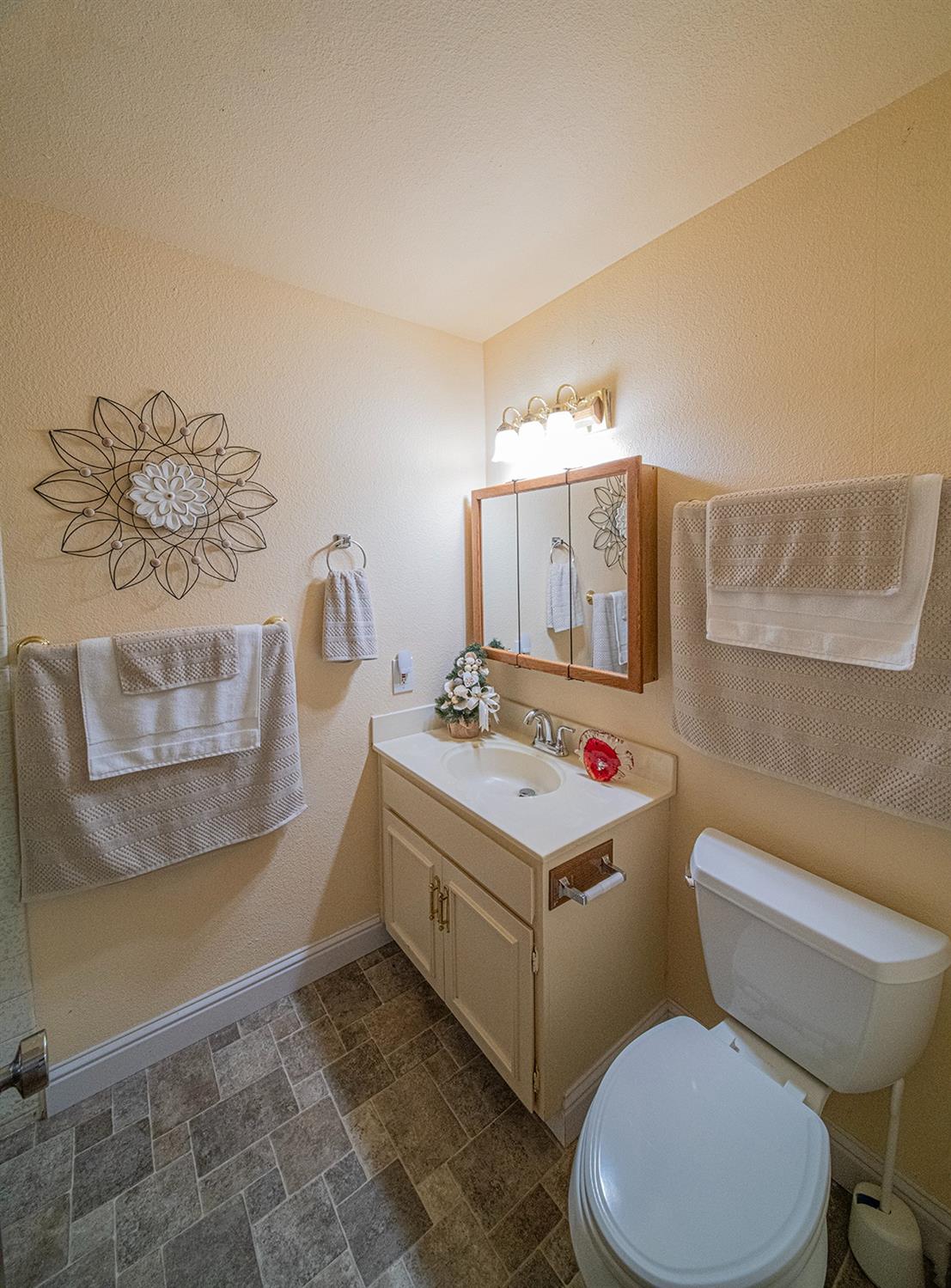 Detail Gallery Image 26 of 38 For 6903 Monticello Ct, Citrus Heights,  CA 95621 - 3 Beds | 2 Baths