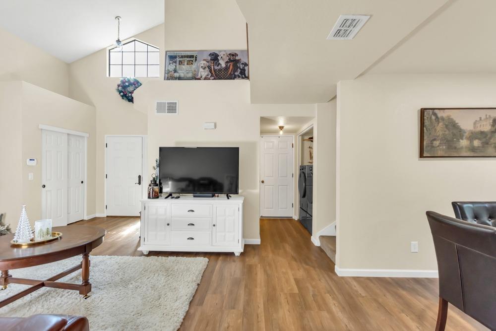 Detail Gallery Image 15 of 64 For 1711 Camphor Way, Lodi,  CA 95242 - 4 Beds | 2/1 Baths