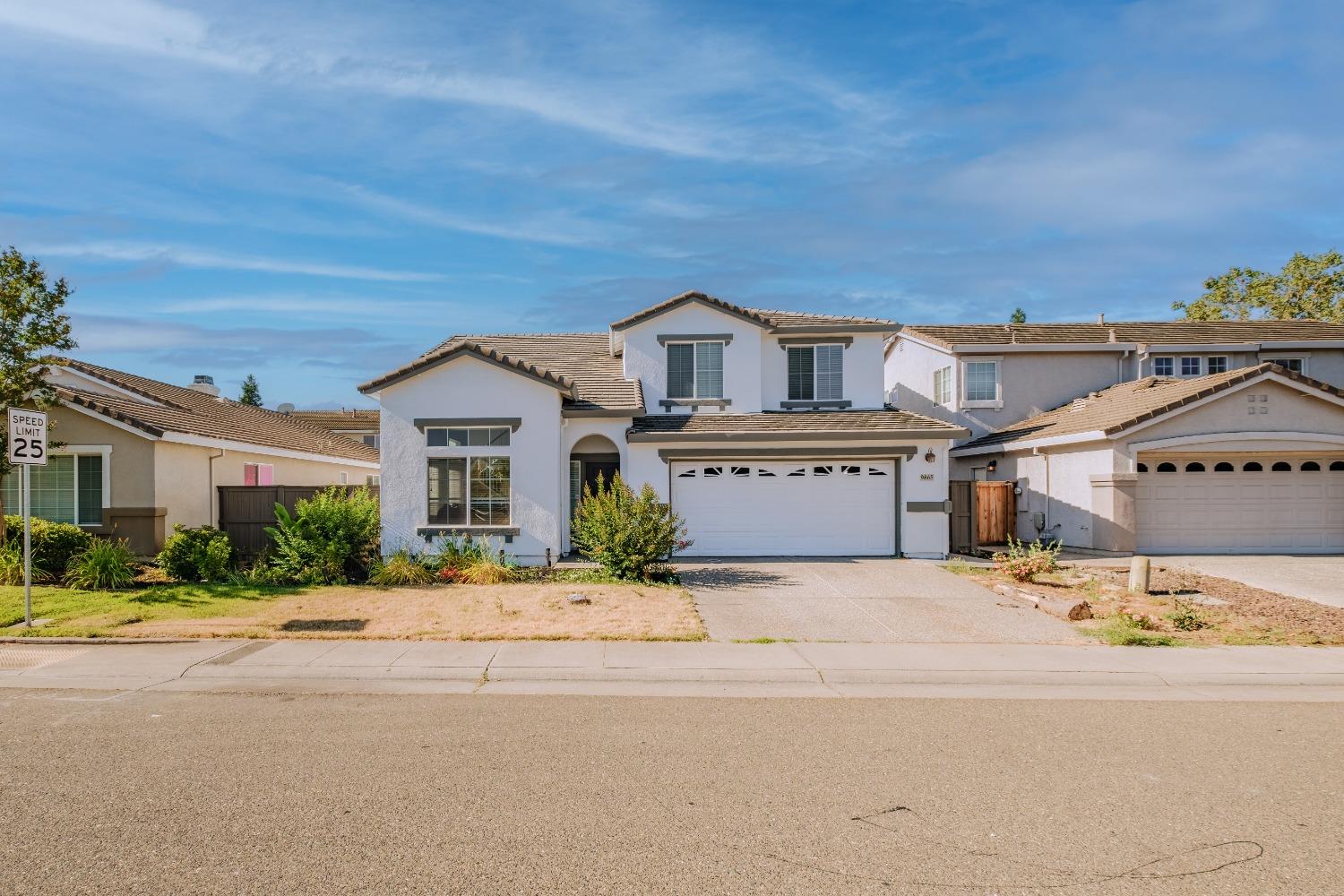 Detail Gallery Image 3 of 55 For 9865 Summer Glen Way, Elk Grove,  CA 95757 - 5 Beds | 3 Baths