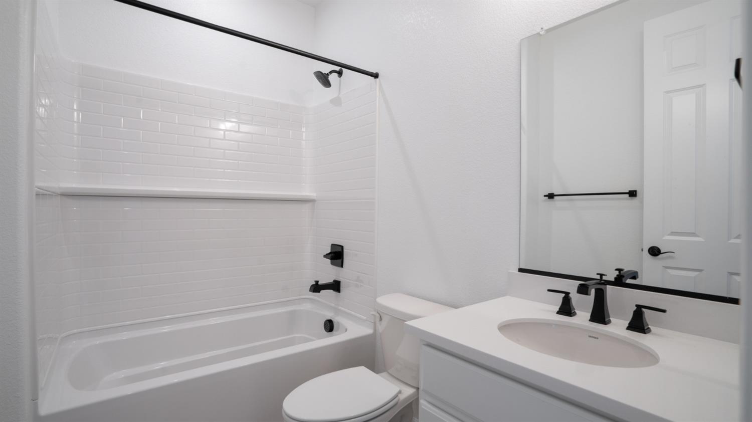 Detail Gallery Image 5 of 30 For 2486 Abruzzo St, Manteca,  CA 95337 - 3 Beds | 2 Baths