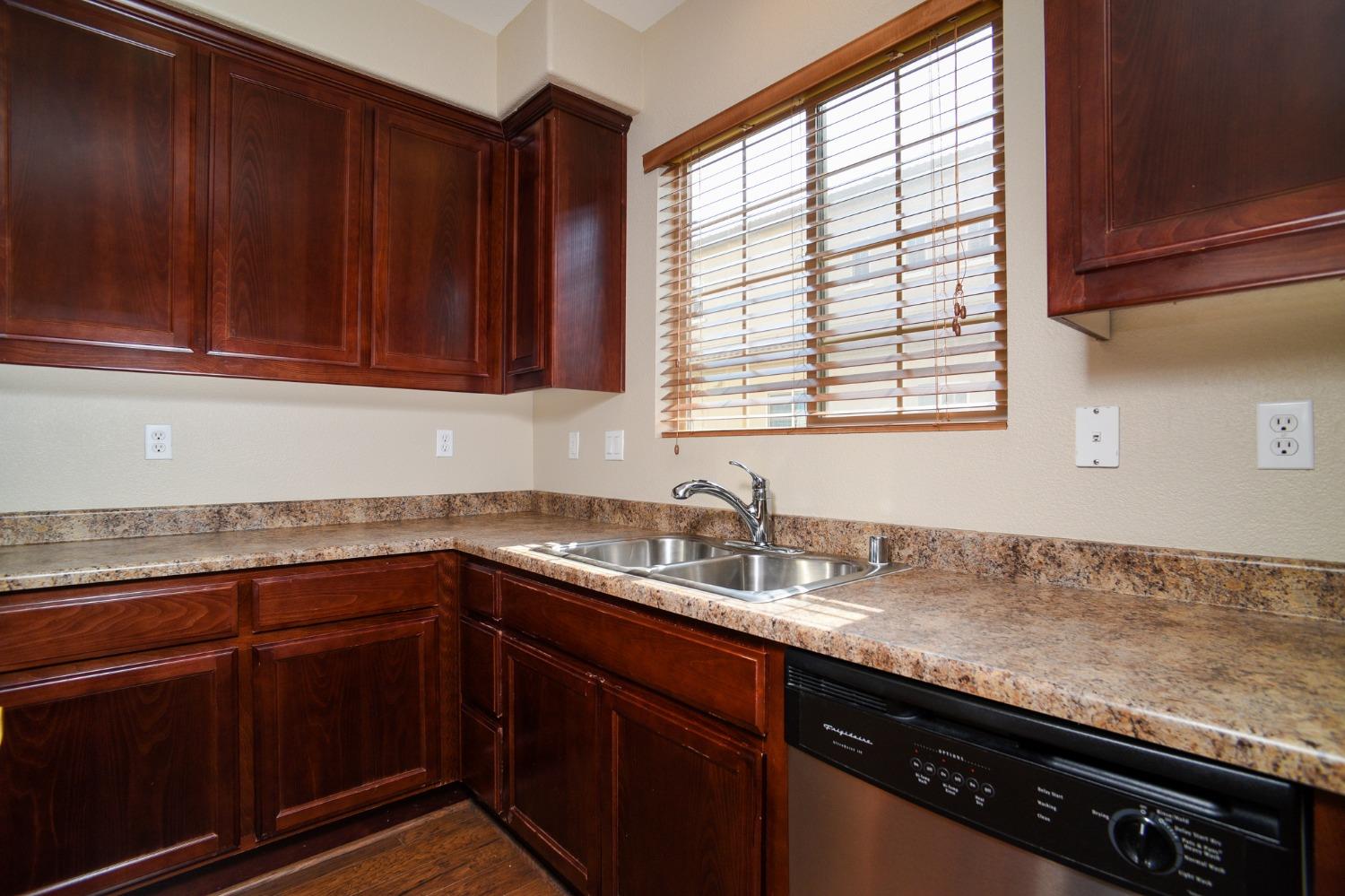 Detail Gallery Image 4 of 22 For 5301 E Commerce Way #46104,  Sacramento,  CA 95835 - 2 Beds | 2/1 Baths