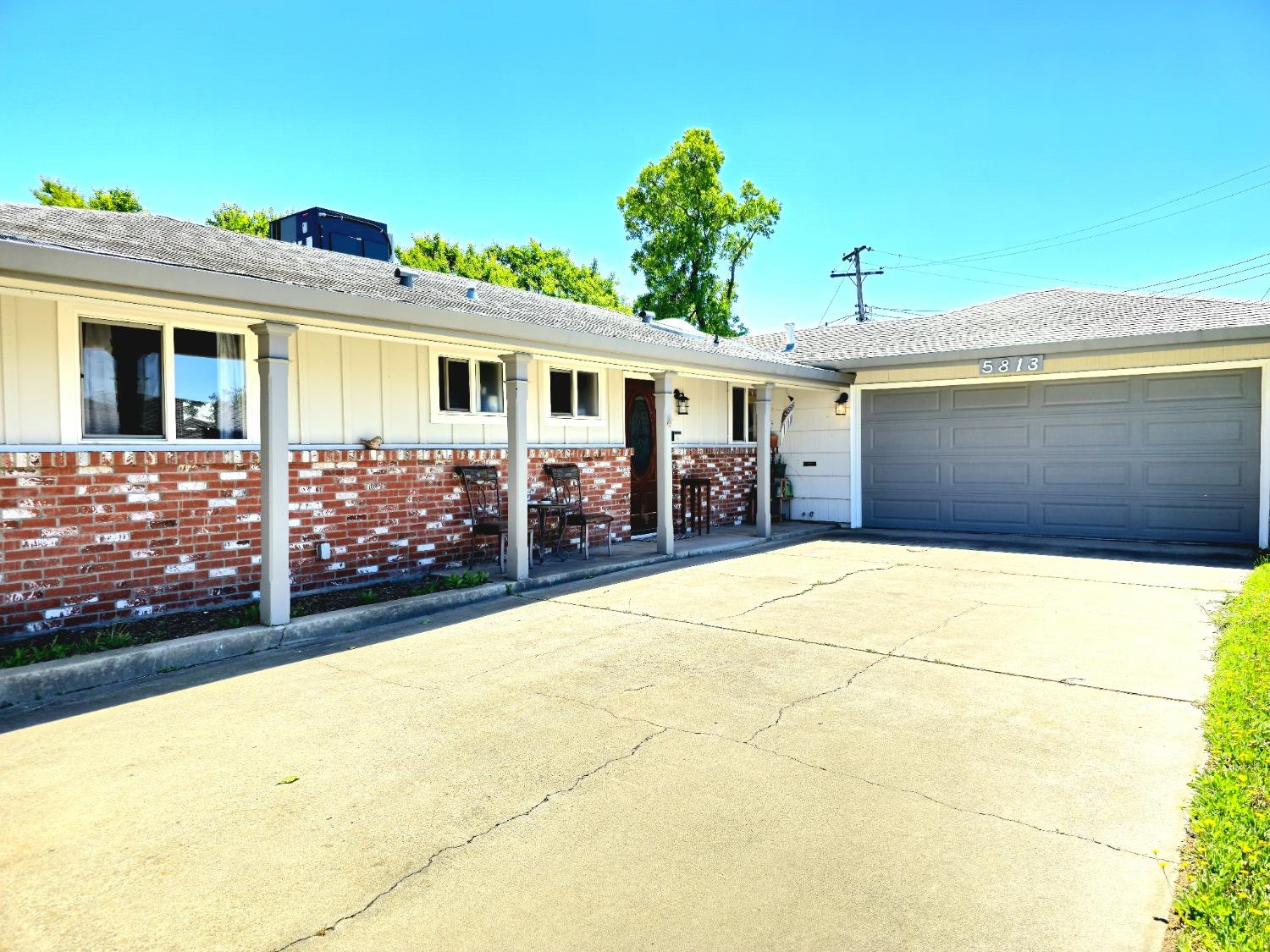 Detail Gallery Image 2 of 29 For 5813 Eastridge Dr, Sacramento,  CA 95842 - 4 Beds | 2 Baths