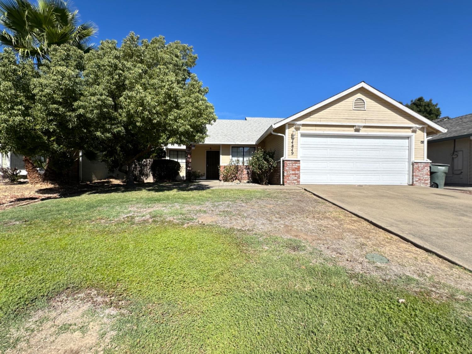 Detail Gallery Image 1 of 11 For 4849 Tomasini Way, Sacramento,  CA 95823 - 3 Beds | 2 Baths