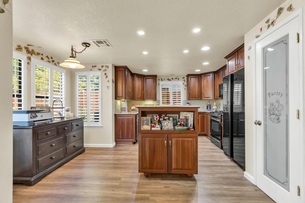 Detail Gallery Image 21 of 64 For 1711 Camphor Way, Lodi,  CA 95242 - 4 Beds | 2/1 Baths