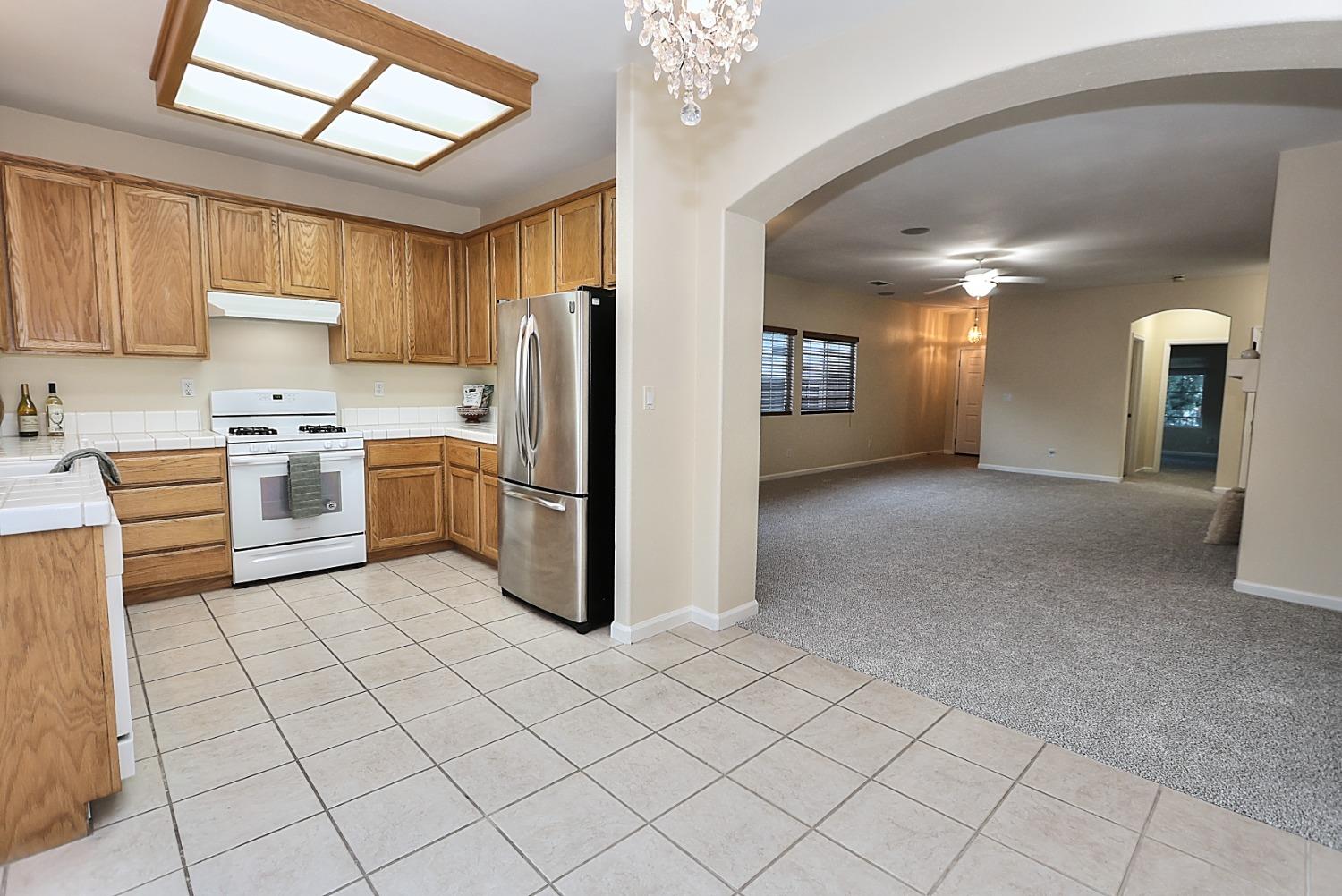 Detail Gallery Image 15 of 49 For 171 Arnold Gamble Cir, Sacramento,  CA 95835 - 3 Beds | 2 Baths