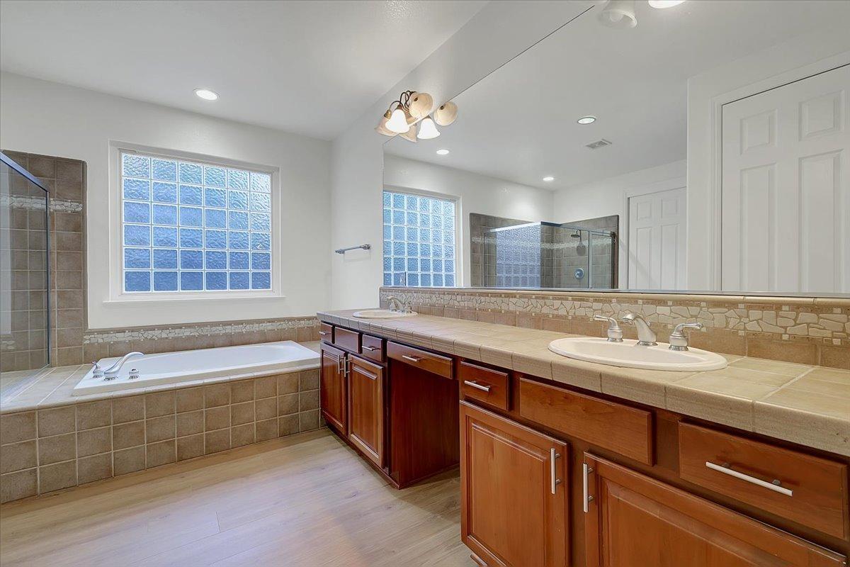 Detail Gallery Image 34 of 73 For 401 Hawkcrest Cir, Sacramento,  CA 95835 - 4 Beds | 4 Baths