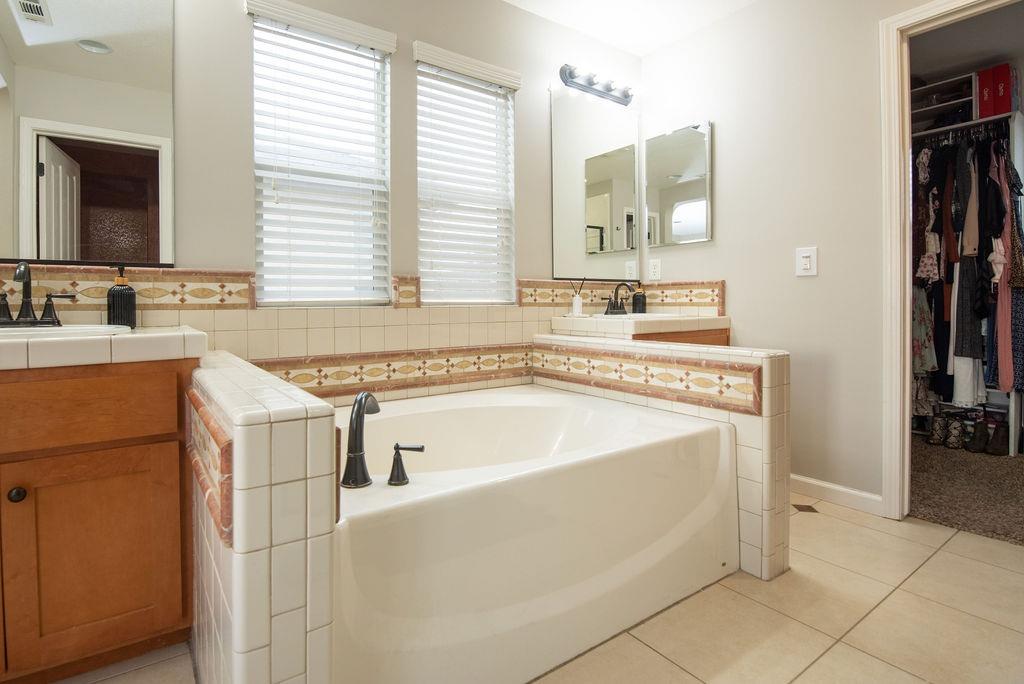 Detail Gallery Image 25 of 44 For 2715 Tapestry St, Manteca,  CA 95337 - 3 Beds | 2/1 Baths