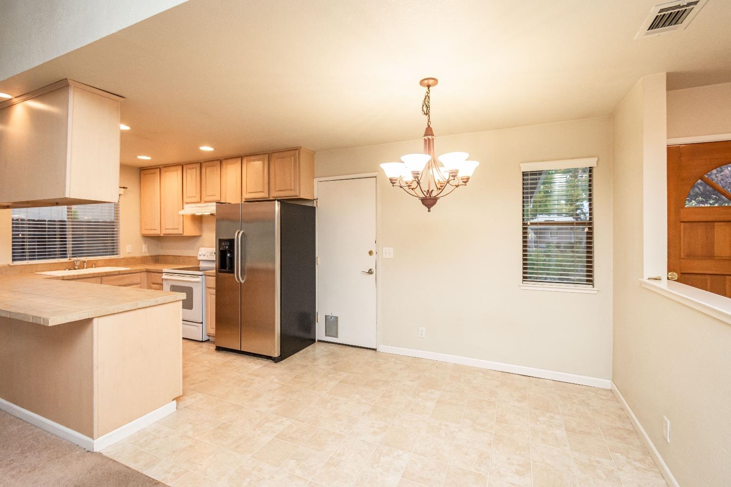 Detail Gallery Image 12 of 45 For 1222 Crescendo Dr, Roseville,  CA 95678 - 3 Beds | 2 Baths