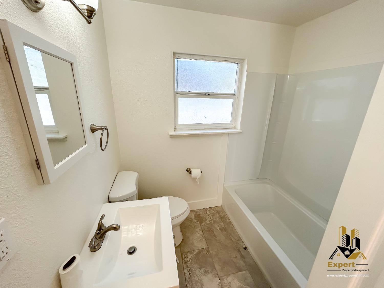 Detail Gallery Image 6 of 6 For 2319 Empress St #4,  Sacramento,  CA 95815 - 1 Beds | 1 Baths