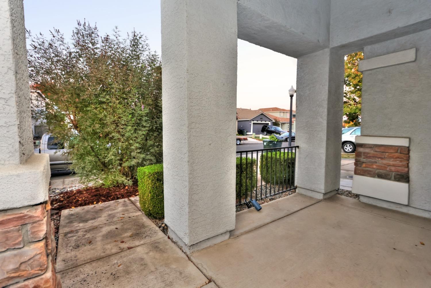 Detail Gallery Image 4 of 49 For 171 Arnold Gamble Cir, Sacramento,  CA 95835 - 3 Beds | 2 Baths