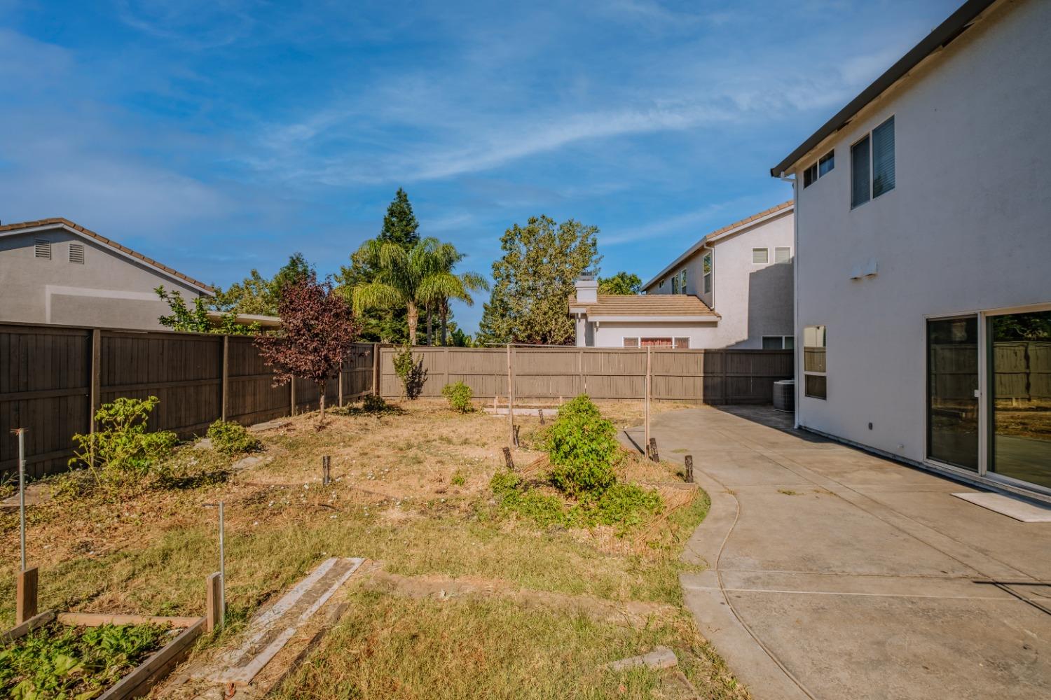 Detail Gallery Image 7 of 55 For 9865 Summer Glen Way, Elk Grove,  CA 95757 - 5 Beds | 3 Baths