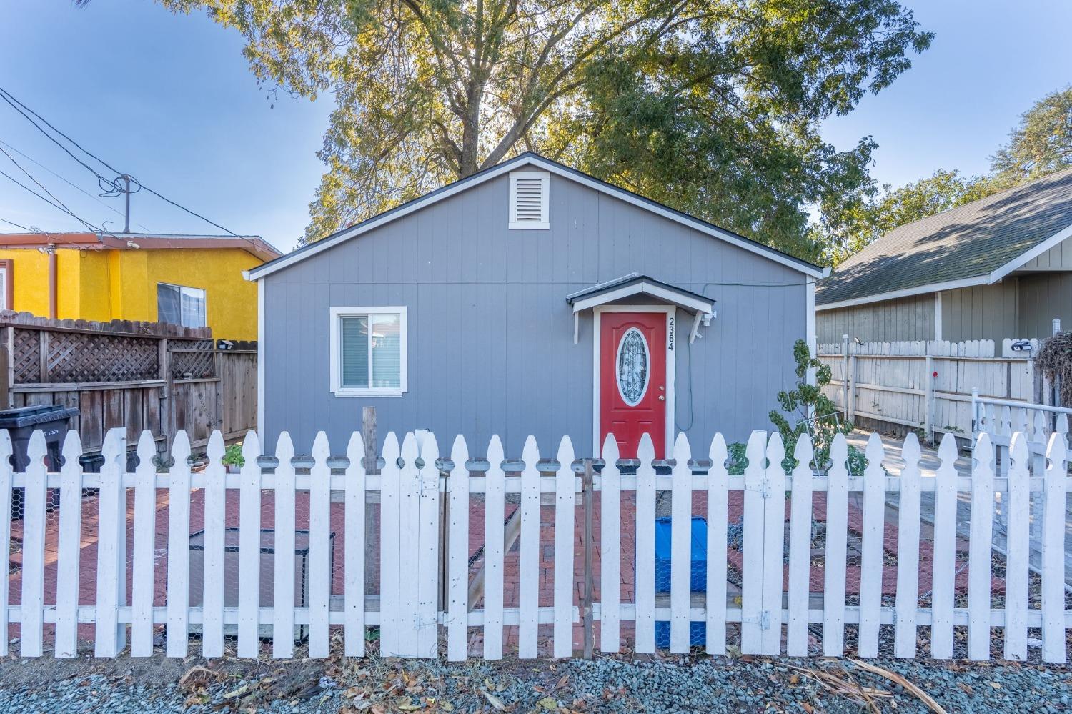 Detail Gallery Image 1 of 16 For 2364 E Harding Way, Stockton,  CA 95205 - 2 Beds | 1 Baths