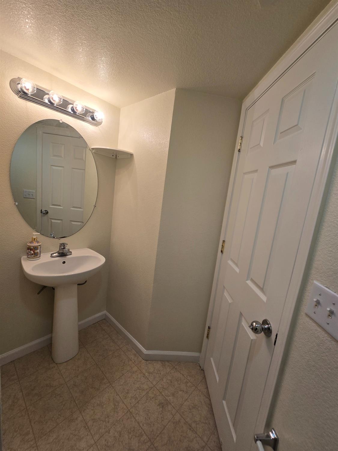 Detail Gallery Image 25 of 51 For 3512 Elkart Way, Sacramento,  CA 95834 - 4 Beds | 2/1 Baths