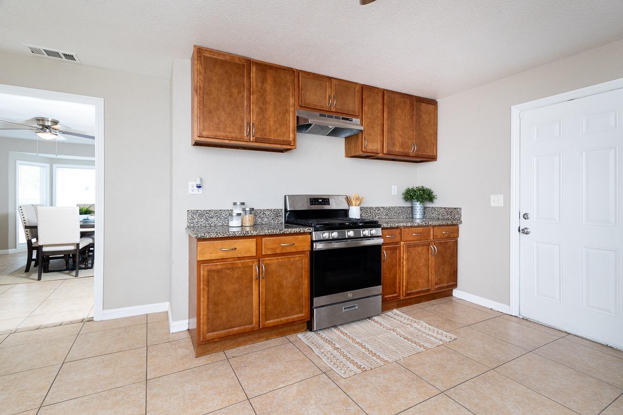 Detail Gallery Image 13 of 22 For 1106 Carmelita Ave, Sacramento,  CA 95838 - 2 Beds | 1 Baths