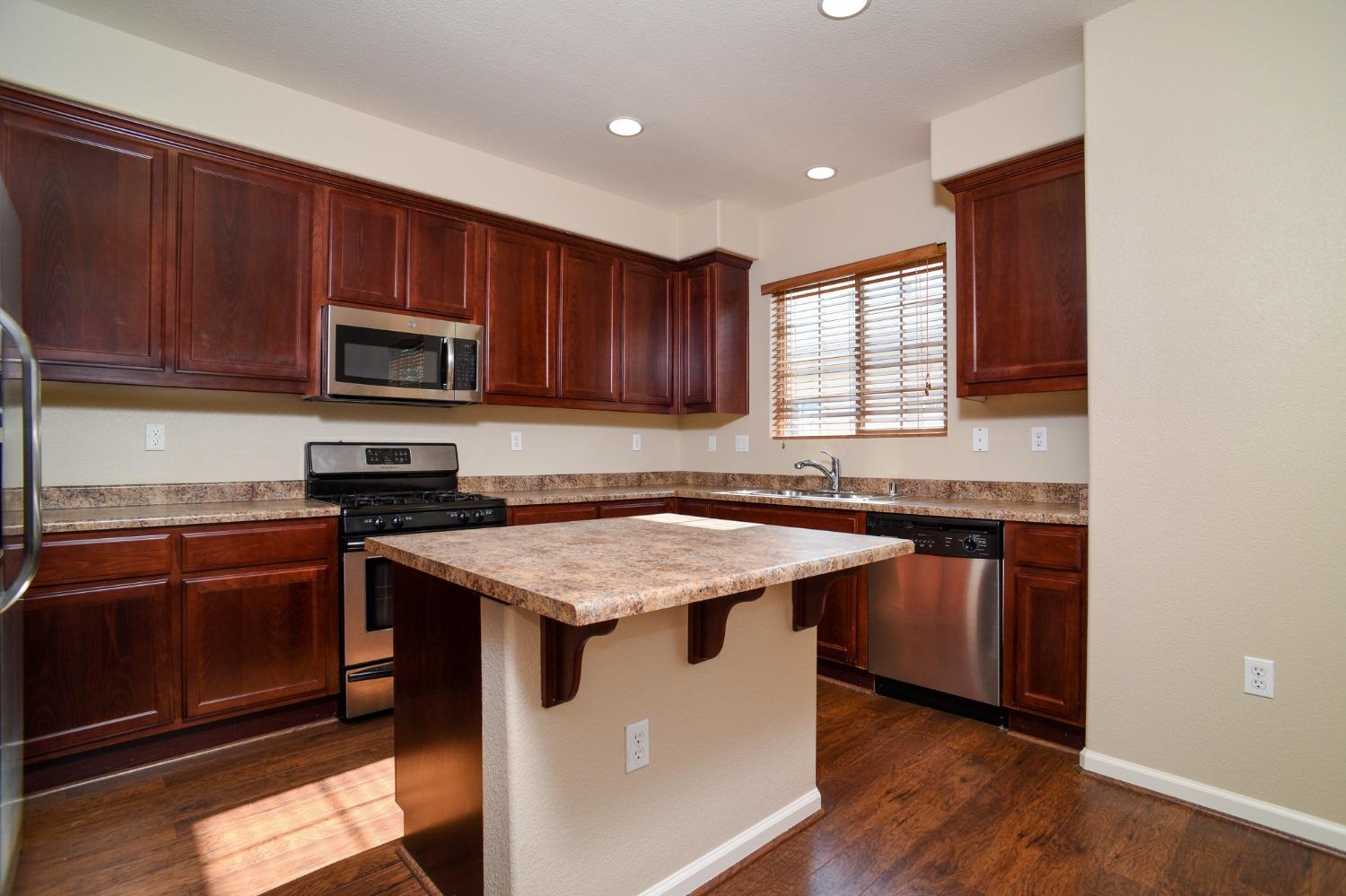 Detail Gallery Image 3 of 22 For 5301 E Commerce Way #46104,  Sacramento,  CA 95835 - 2 Beds | 2/1 Baths