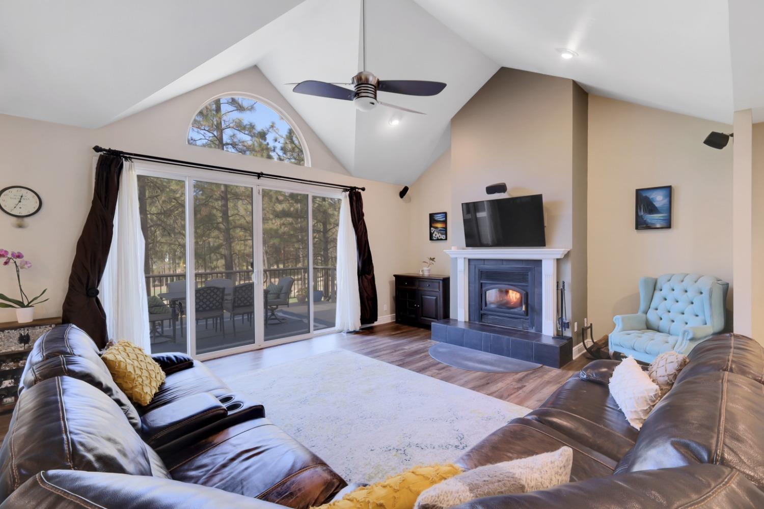 Detail Gallery Image 8 of 95 For 14710 Bradbury Pl, Grass Valley,  CA 95949 - 3 Beds | 2/1 Baths