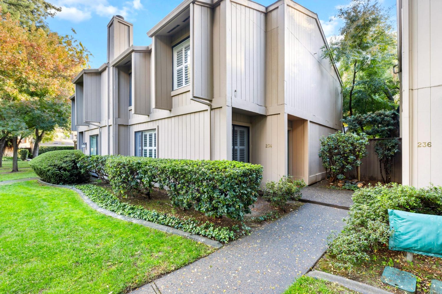 Detail Gallery Image 2 of 38 For 234 Hartnell Pl, Sacramento,  CA 95825 - 3 Beds | 2/1 Baths