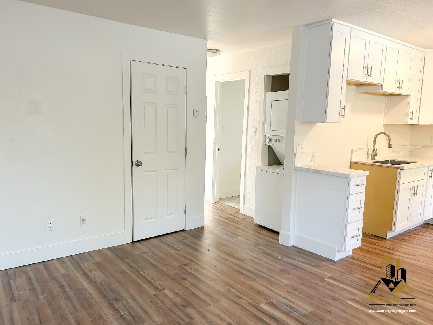 Detail Gallery Image 3 of 6 For 2319 Empress St #4,  Sacramento,  CA 95815 - 1 Beds | 1 Baths