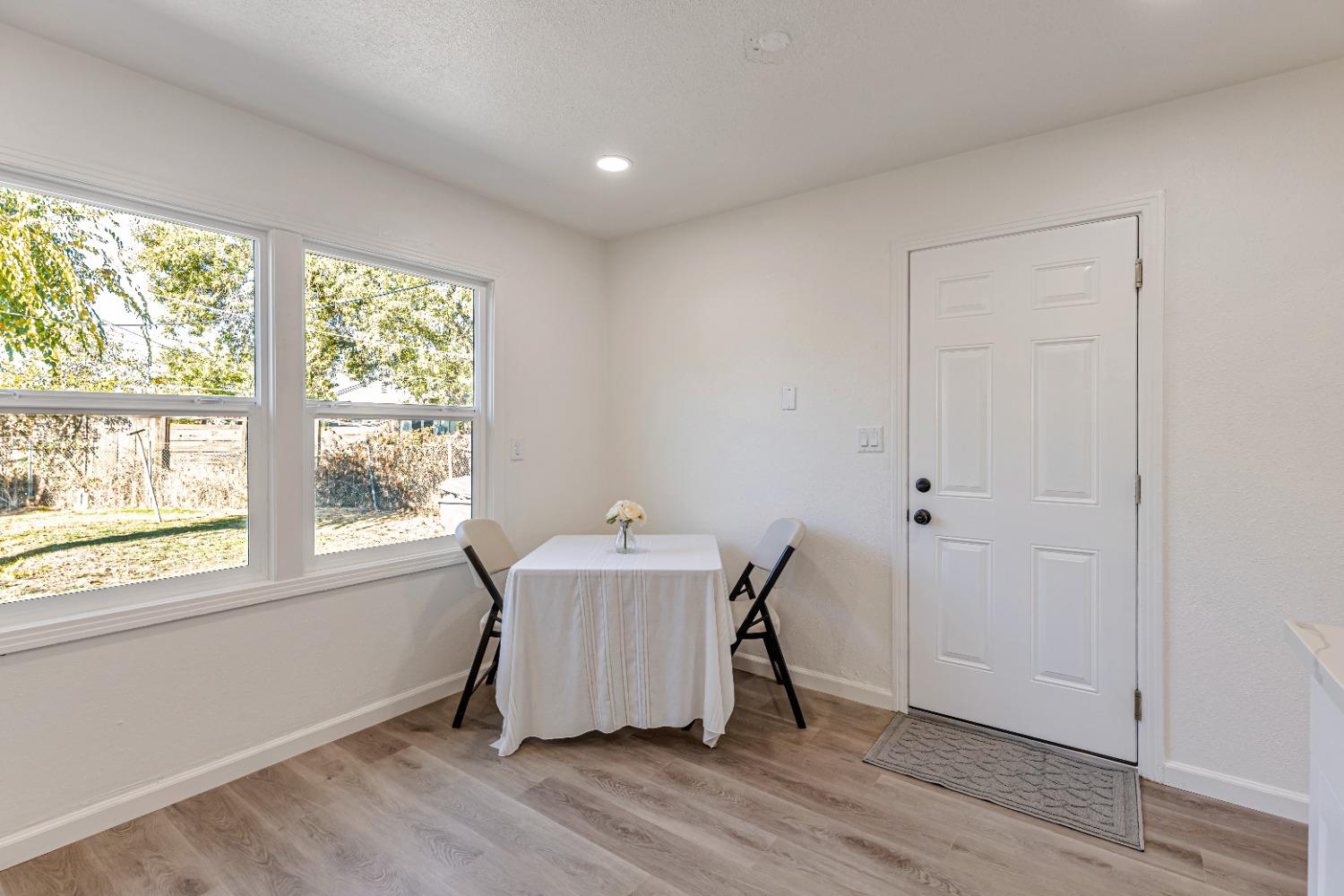 Detail Gallery Image 12 of 36 For 6036 Mclaren Ave, Sacramento,  CA 95822 - 3 Beds | 1 Baths