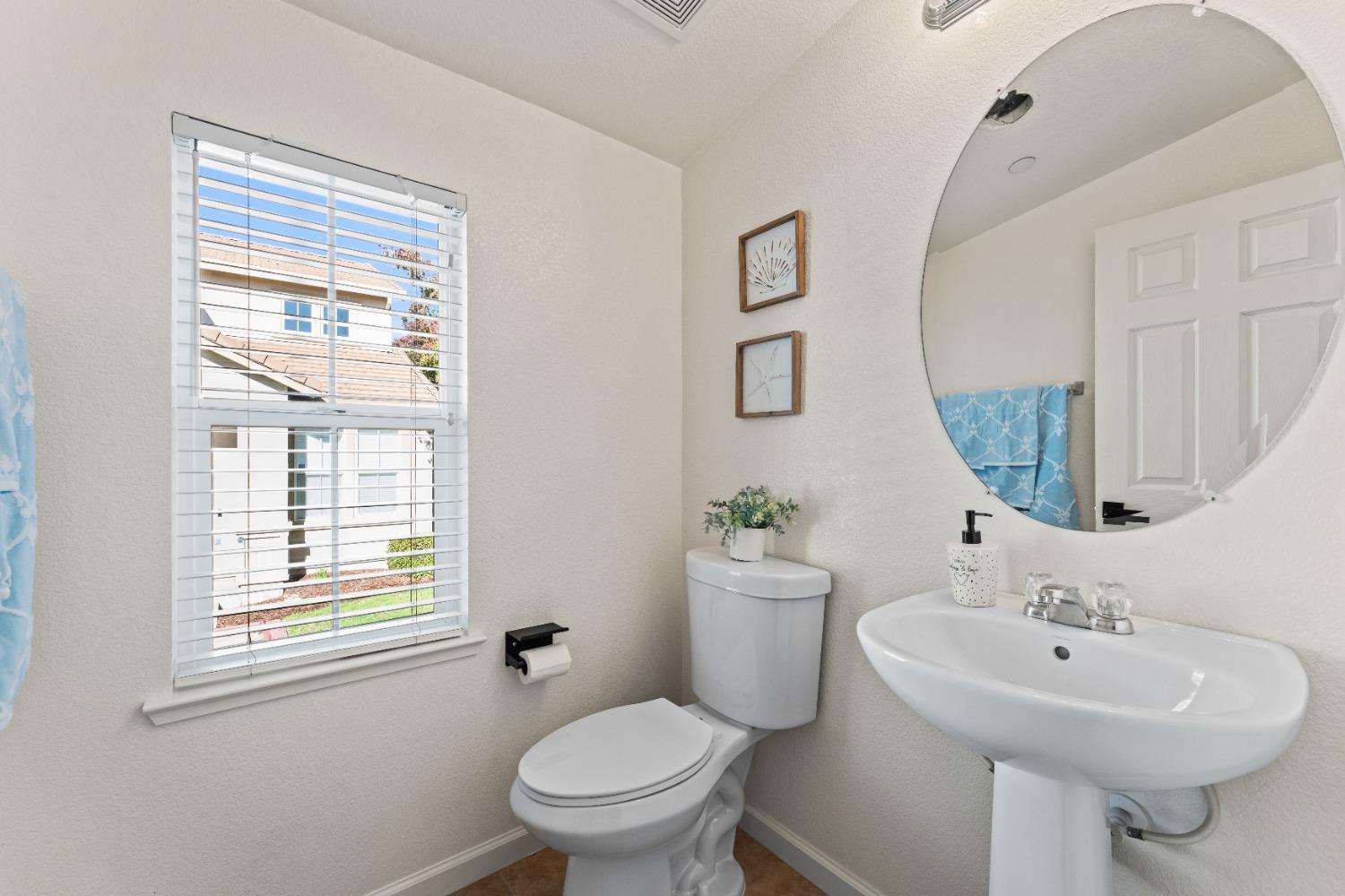 Detail Gallery Image 25 of 48 For 925 Courtyards Loop, Lincoln,  CA 95648 - 3 Beds | 2/1 Baths