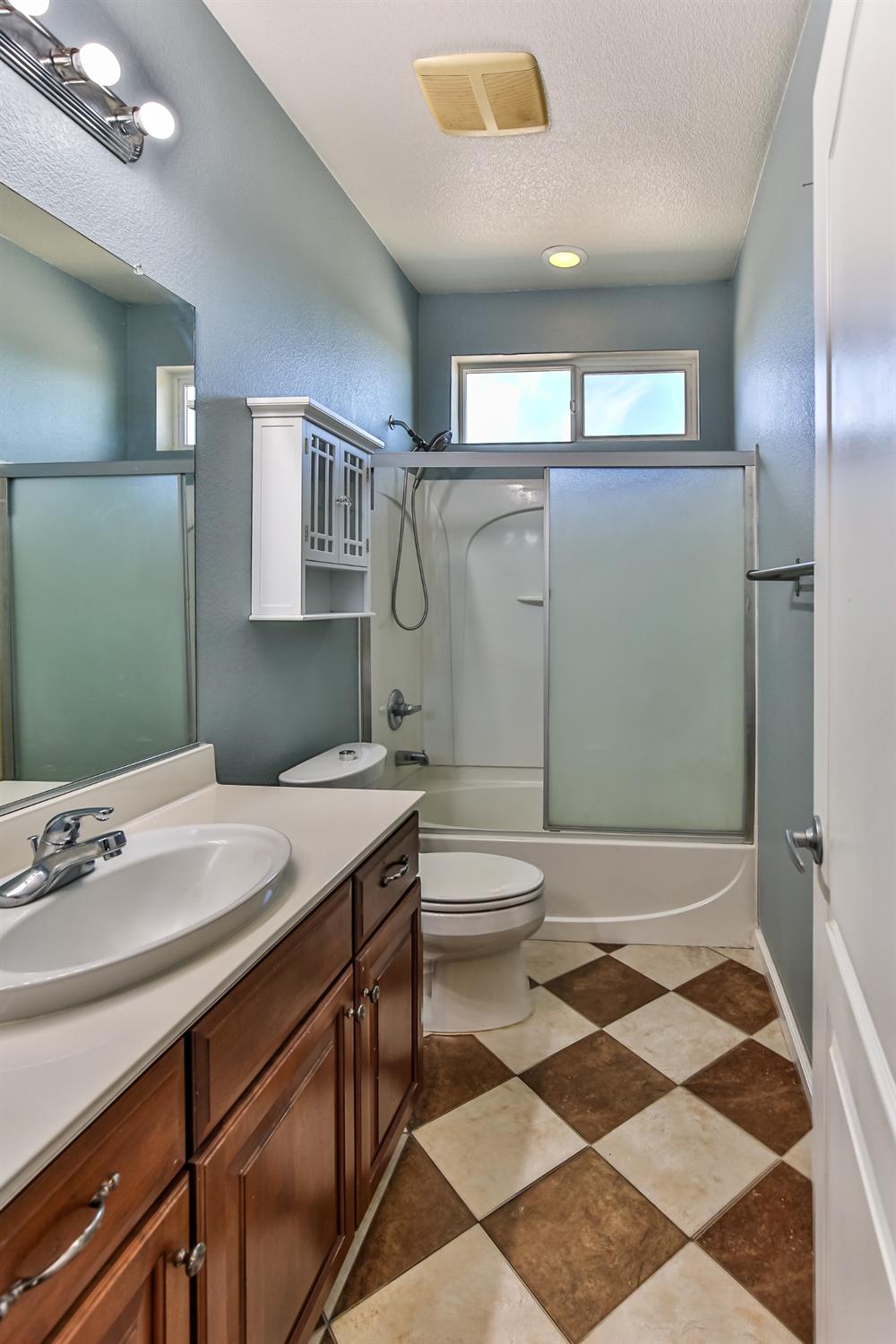 Detail Gallery Image 25 of 76 For 9781 Fall Valley Way, Sacramento,  CA 95829 - 4 Beds | 2/1 Baths