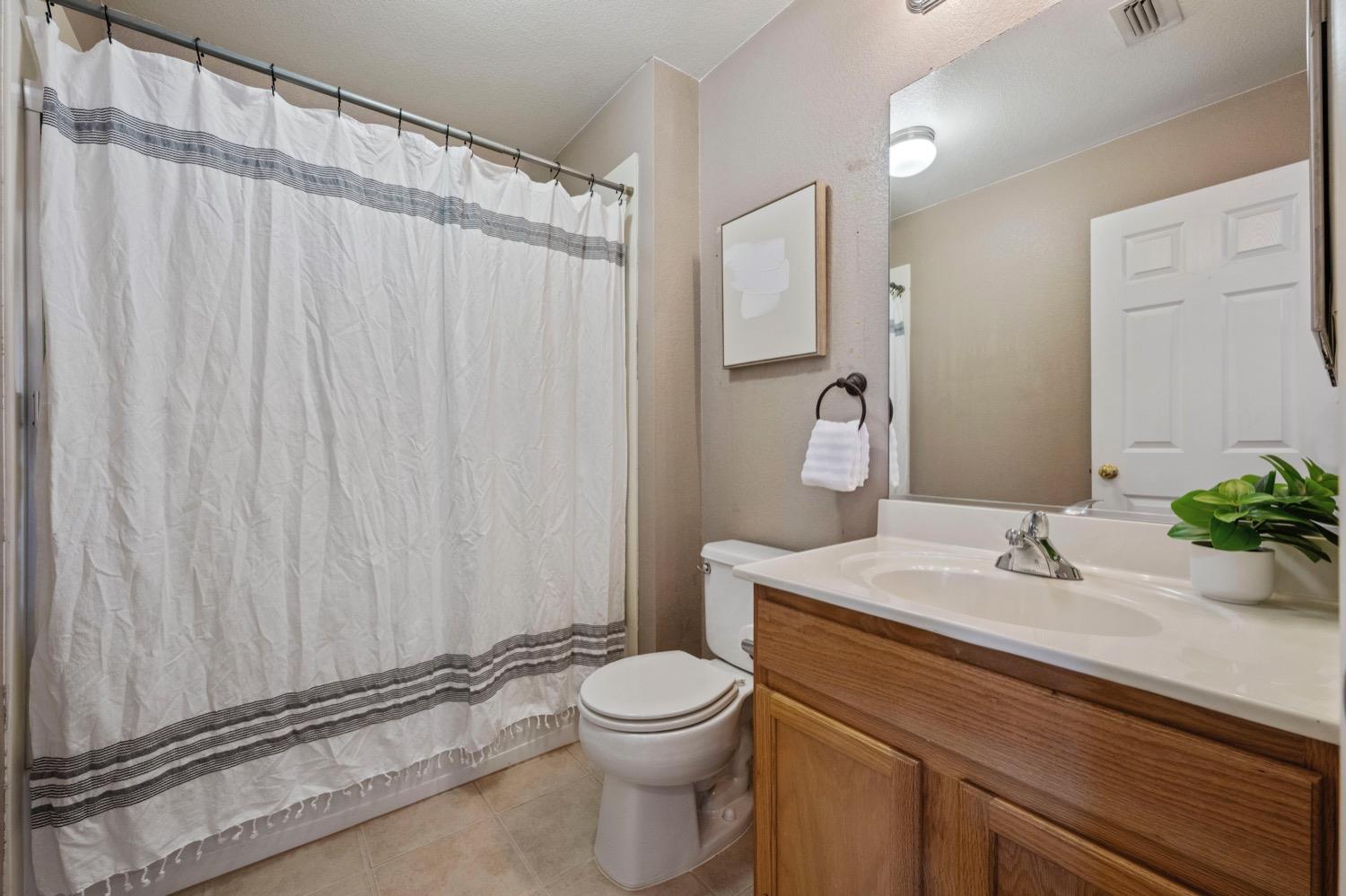 Detail Gallery Image 20 of 56 For 3725 Fraser Isl Rd, West Sacramento,  CA 95691 - 3 Beds | 2/1 Baths