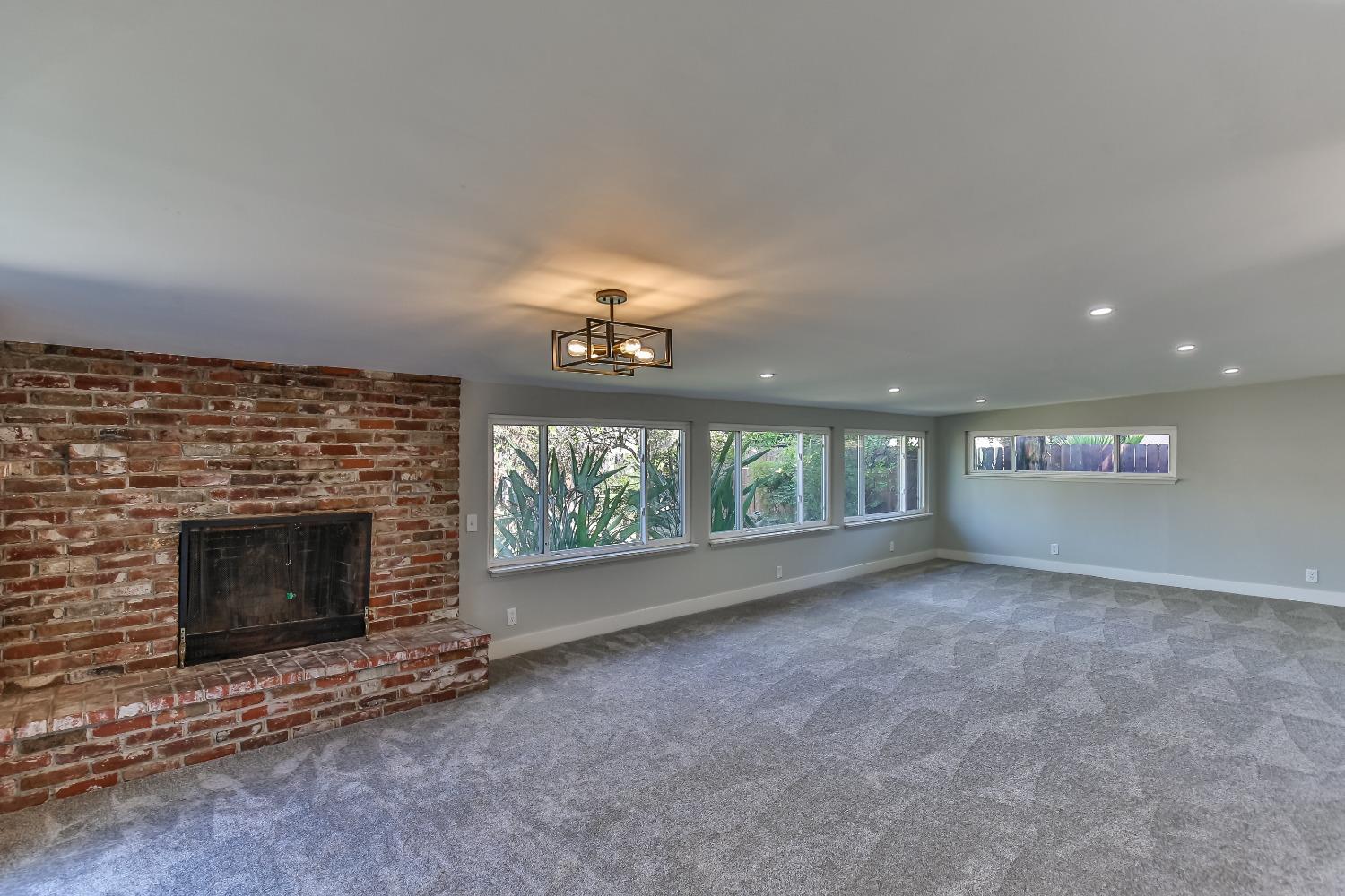 Detail Gallery Image 15 of 43 For 2028 Middleberry Rd, Sacramento,  CA 95815 - 4 Beds | 2 Baths