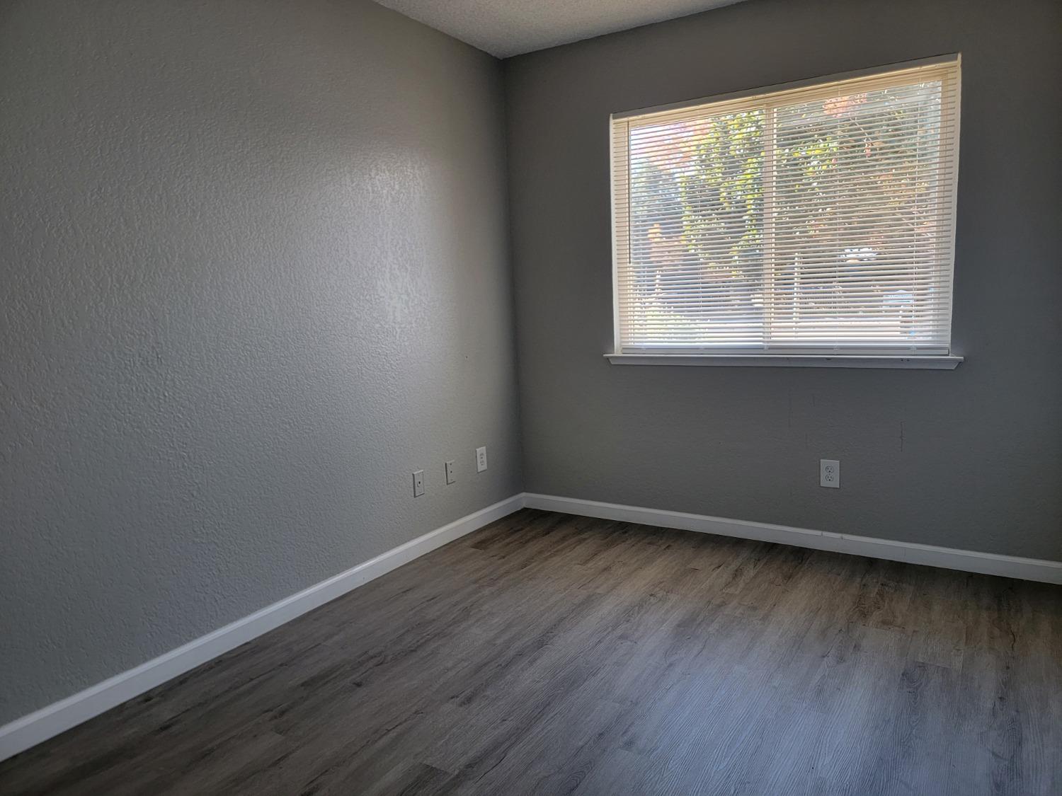 Detail Gallery Image 12 of 22 For 8229 Center Pkwy, Sacramento,  CA 95823 - 2 Beds | 1 Baths