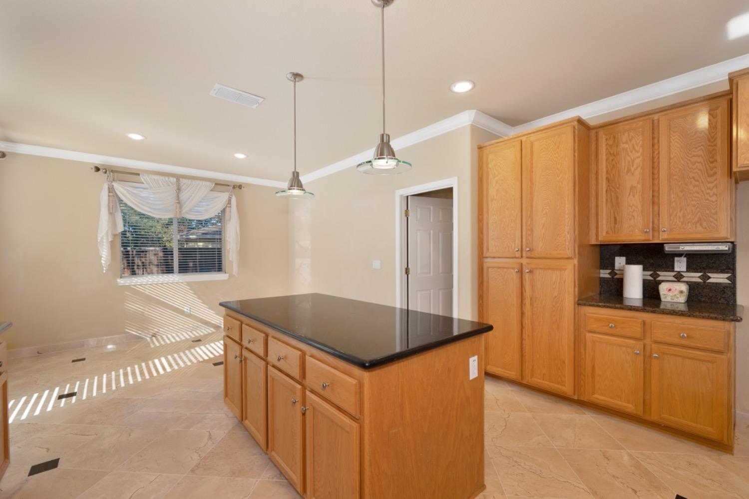 Detail Gallery Image 17 of 61 For 6533 Thalia Way, Citrus Heights,  CA 95621 - 4 Beds | 2/1 Baths