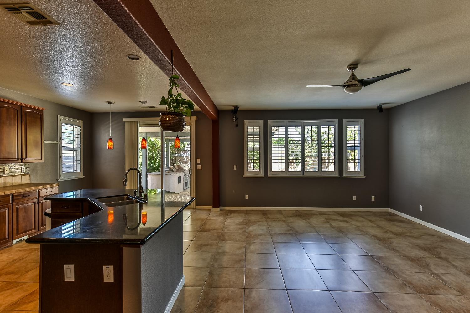 Detail Gallery Image 35 of 76 For 9781 Fall Valley Way, Sacramento,  CA 95829 - 4 Beds | 2/1 Baths