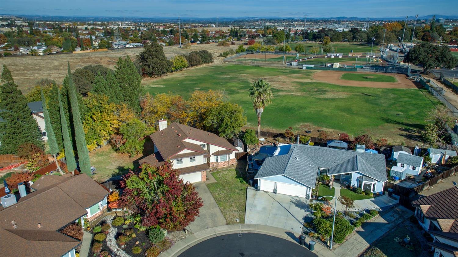 Detail Gallery Image 5 of 42 For 645 Amber Ct, Roseville,  CA 95678 - 4 Beds | 2/1 Baths