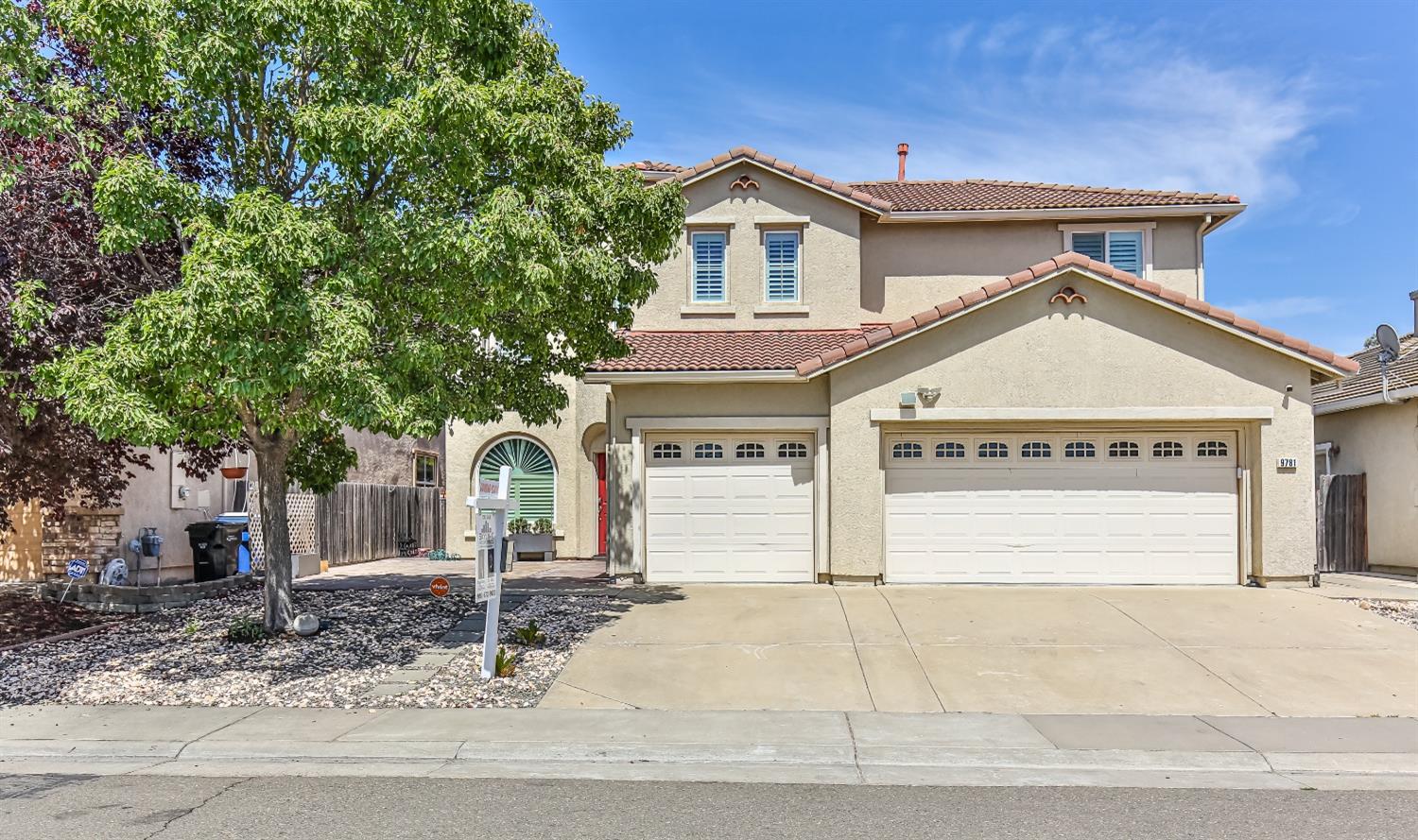 Detail Gallery Image 1 of 76 For 9781 Fall Valley Way, Sacramento,  CA 95829 - 4 Beds | 2/1 Baths