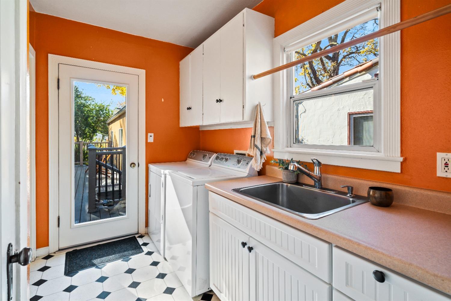 Detail Gallery Image 15 of 32 For 4440 G St, Sacramento,  CA 95819 - 4 Beds | 2 Baths