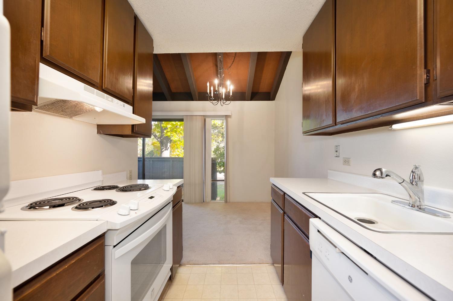 Detail Gallery Image 23 of 40 For 2241 Woodside Ln #11,  Sacramento,  CA 95825 - 1 Beds | 1 Baths