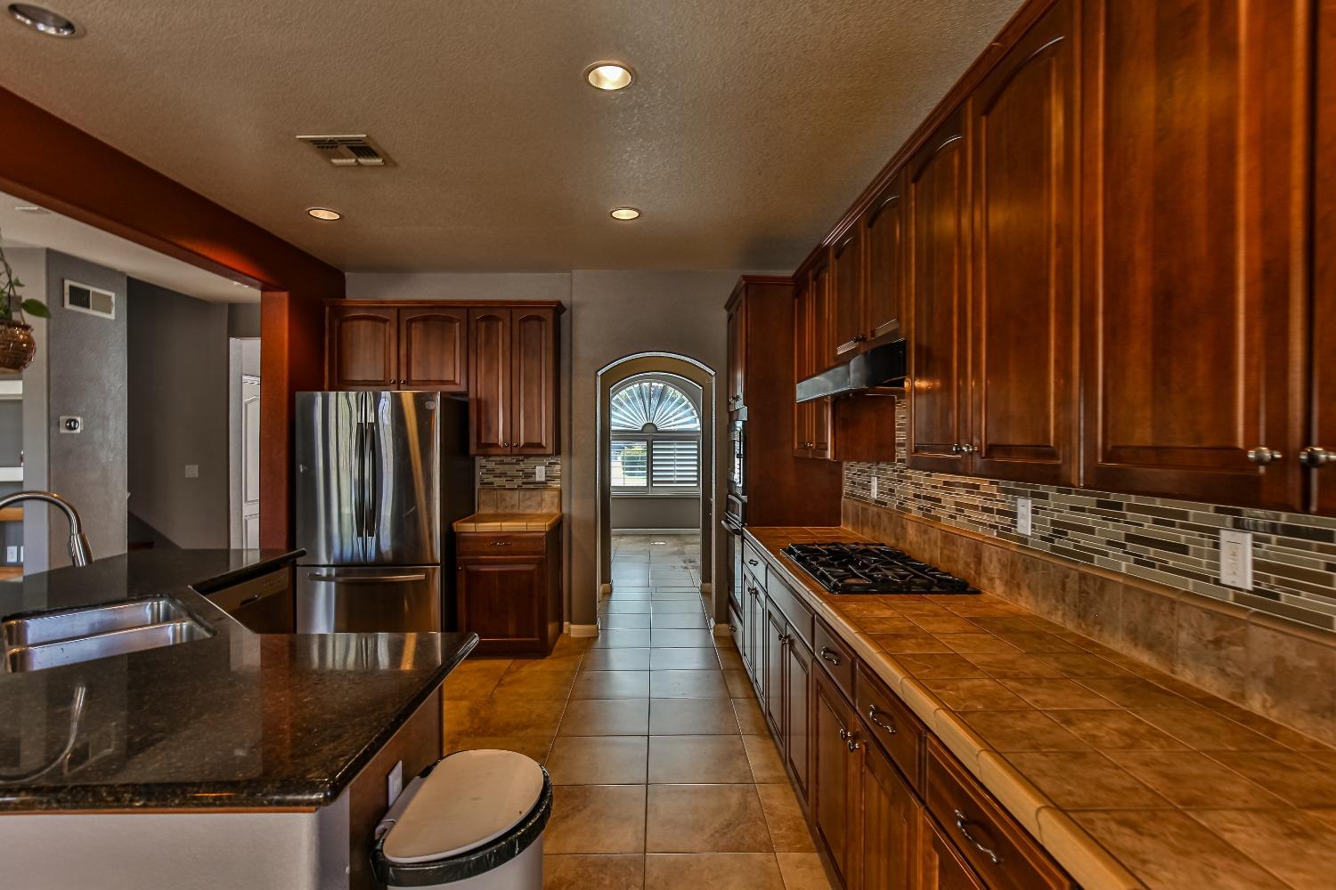 Detail Gallery Image 41 of 76 For 9781 Fall Valley Way, Sacramento,  CA 95829 - 4 Beds | 2/1 Baths