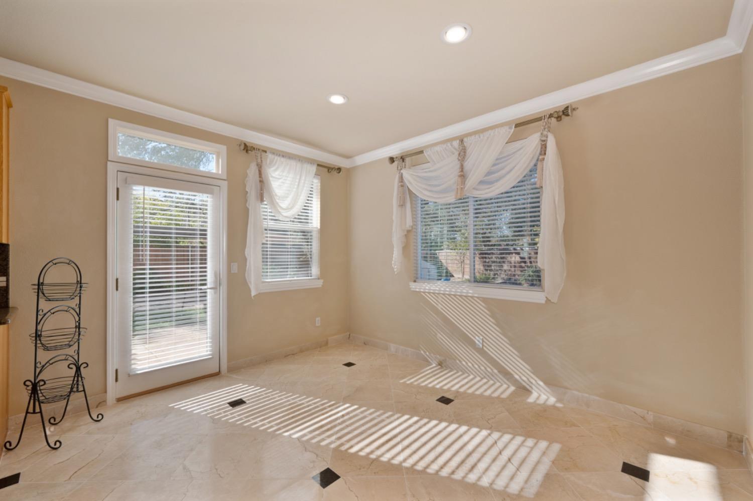 Detail Gallery Image 20 of 61 For 6533 Thalia Way, Citrus Heights,  CA 95621 - 4 Beds | 2/1 Baths