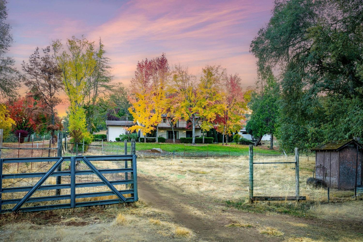 Detail Gallery Image 32 of 89 For 10870 Willowbrook Ln, Penn Valley,  CA 95946 - 4 Beds | 3 Baths