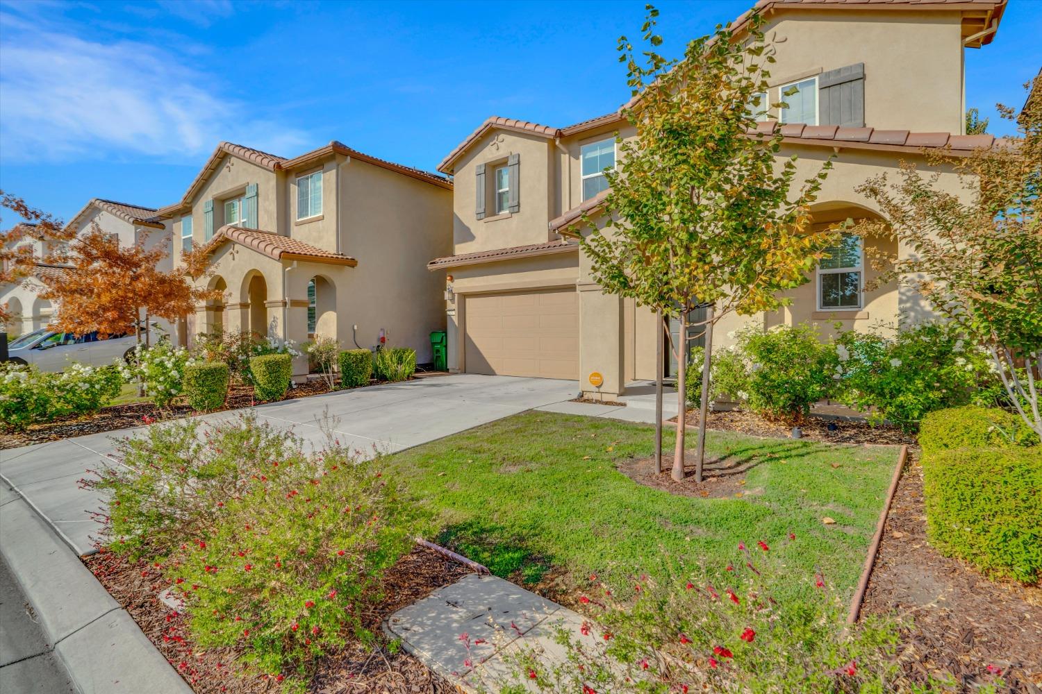 Detail Gallery Image 3 of 37 For 127 Belluno, Stockton,  CA 95209 - 3 Beds | 2/1 Baths