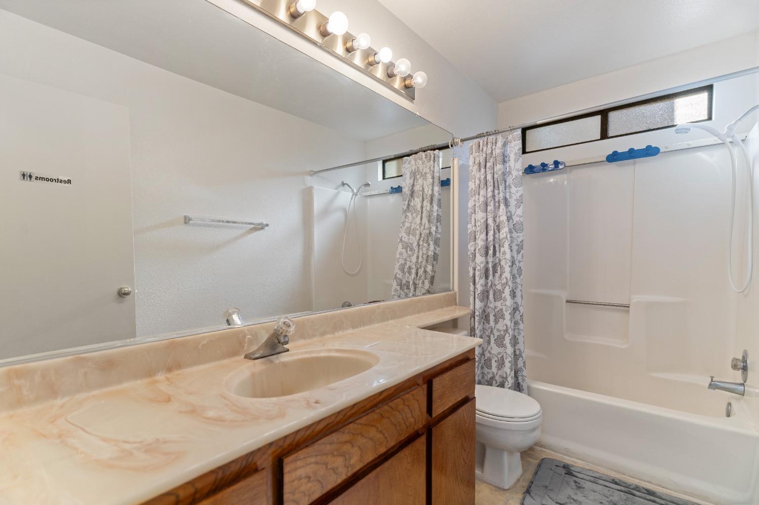 Detail Gallery Image 13 of 22 For 2013 Montauban Ct, Stockton,  CA 95210 - 3 Beds | 2 Baths