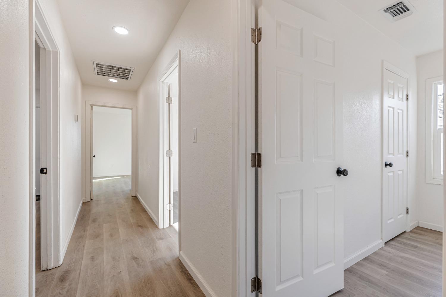 Detail Gallery Image 13 of 36 For 6036 Mclaren Ave, Sacramento,  CA 95822 - 3 Beds | 1 Baths